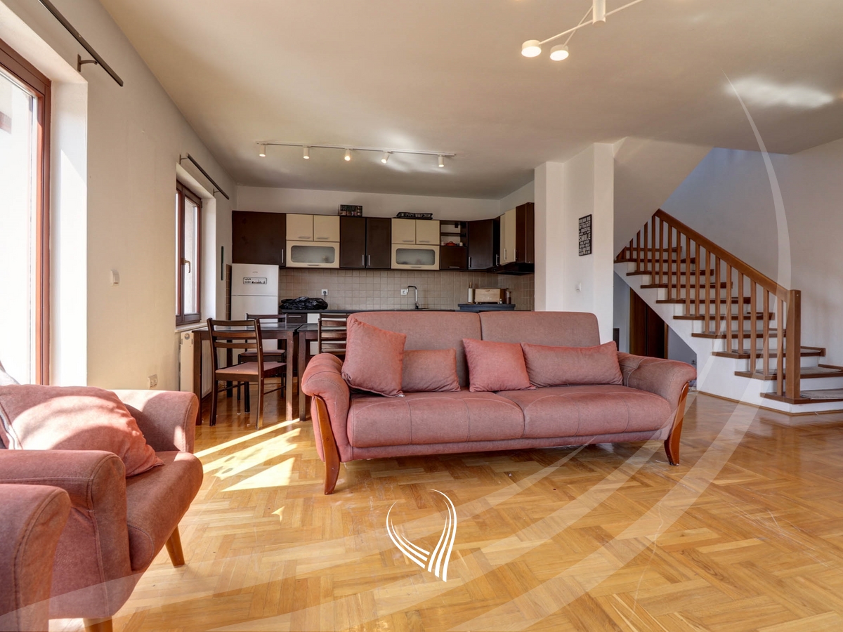 Shtëpi me 3 dhoma gjumi në shitje në lagjen NIC3