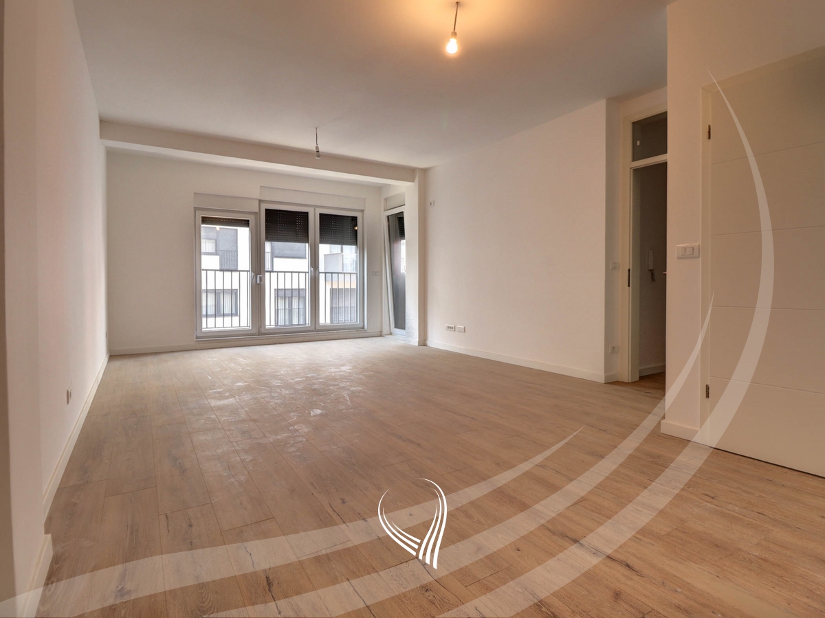 Banesë me 2 dhoma gjumi për shitje në lagjen Mati 1 – Kodrina