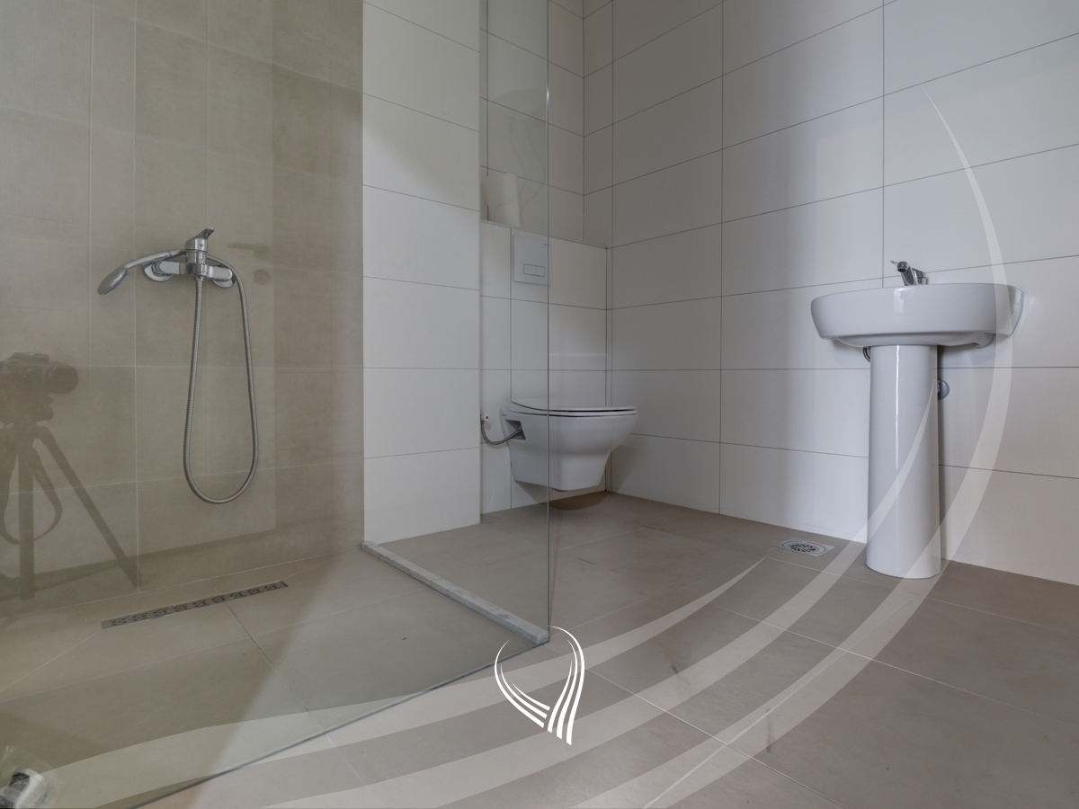 Banesë me 2 dhoma gjumi në shitje në lagjen Tophane9