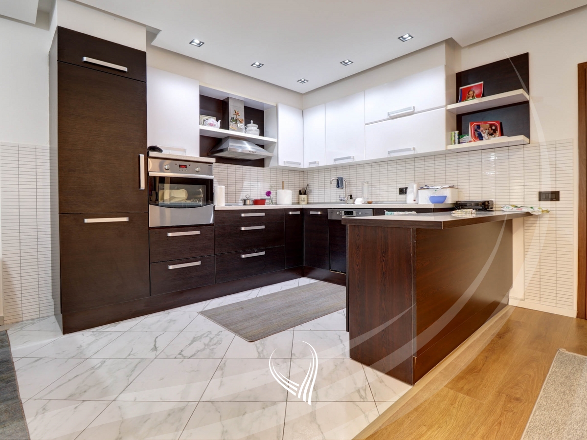 Shtëpi me 4 dhoma gjumi në shitje në lagjen Arbëria – Dragodan3