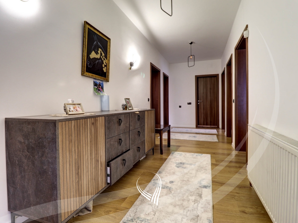 Shtëpi me 4 dhoma gjumi në shitje në lagjen Arbëria – Dragodan15