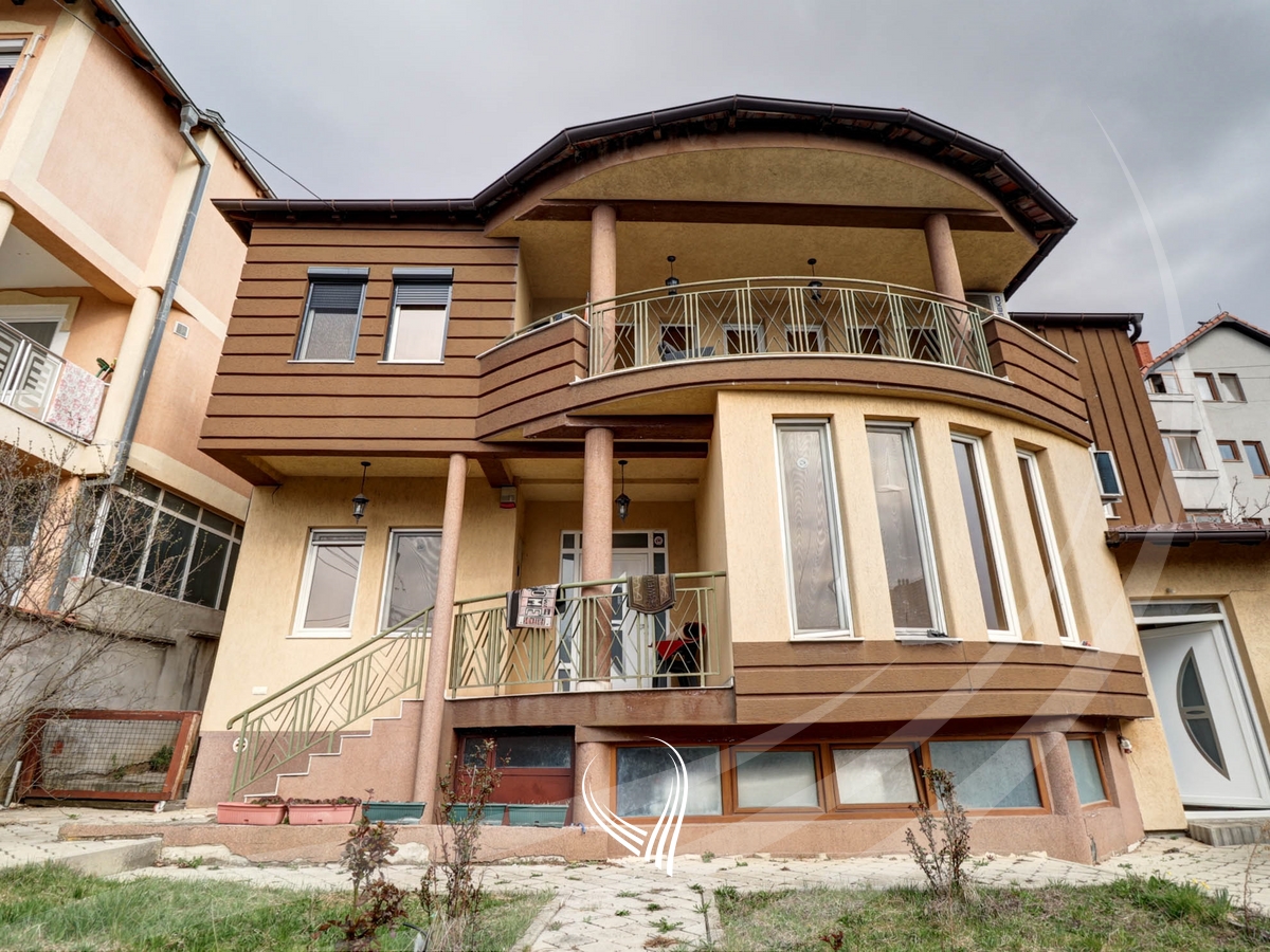 Shtëpi me 4 dhoma gjumi në shitje në lagjen Arbëria – Dragodan20