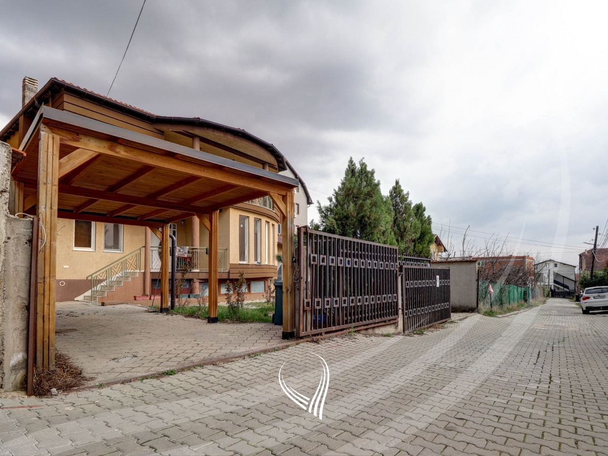 Shtëpi me 4 dhoma gjumi në shitje në lagjen Arbëria – Dragodan21