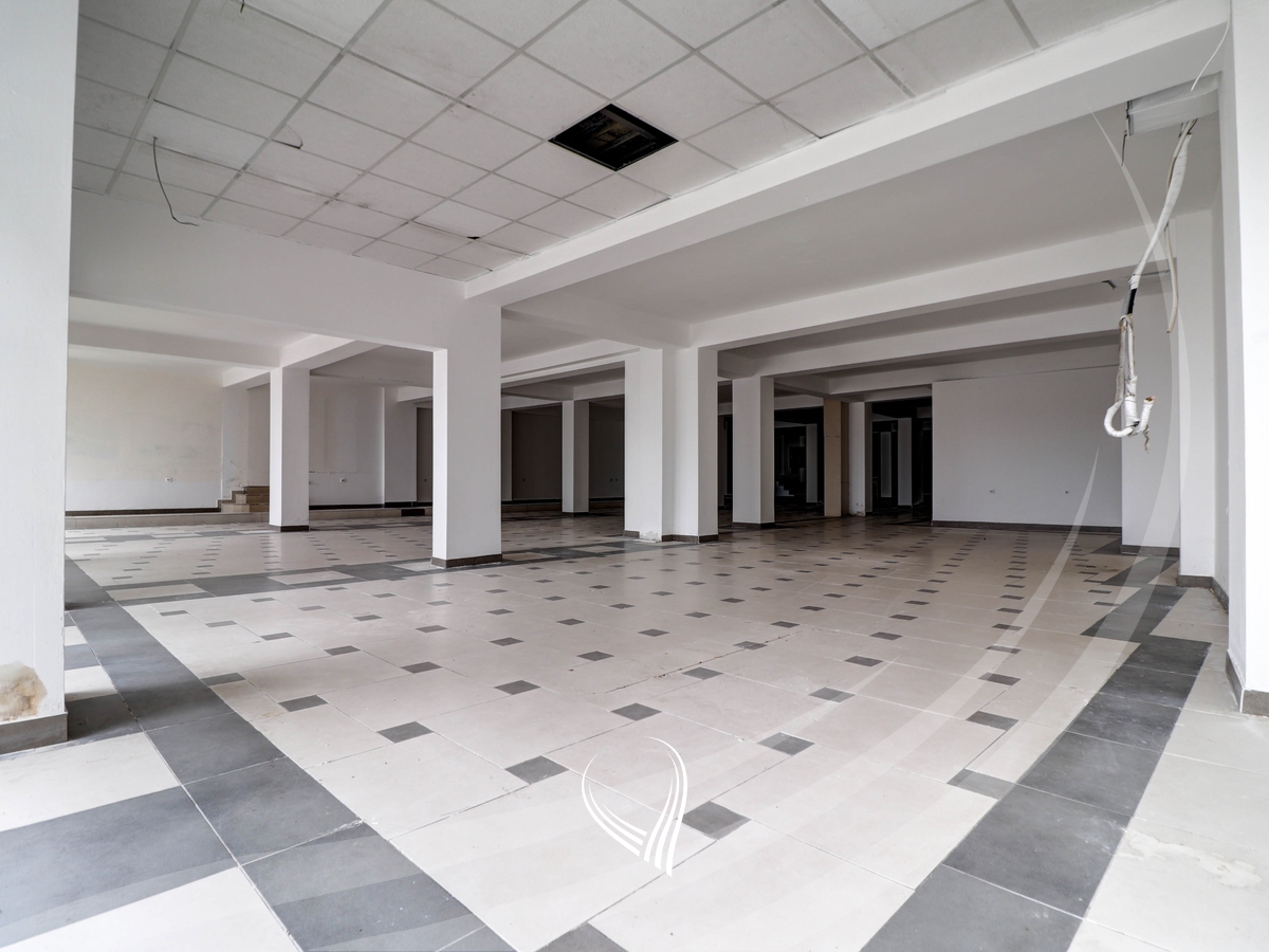 Lokal 400m2 me qira në lagjen Aktash2