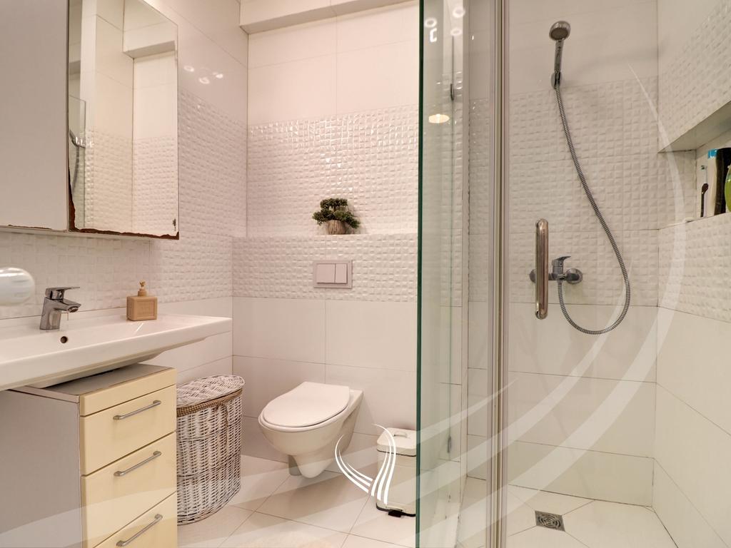 Banesë me 2 dhoma gjumi në shitje në lagjen Lakrishtë – Nartel Center13