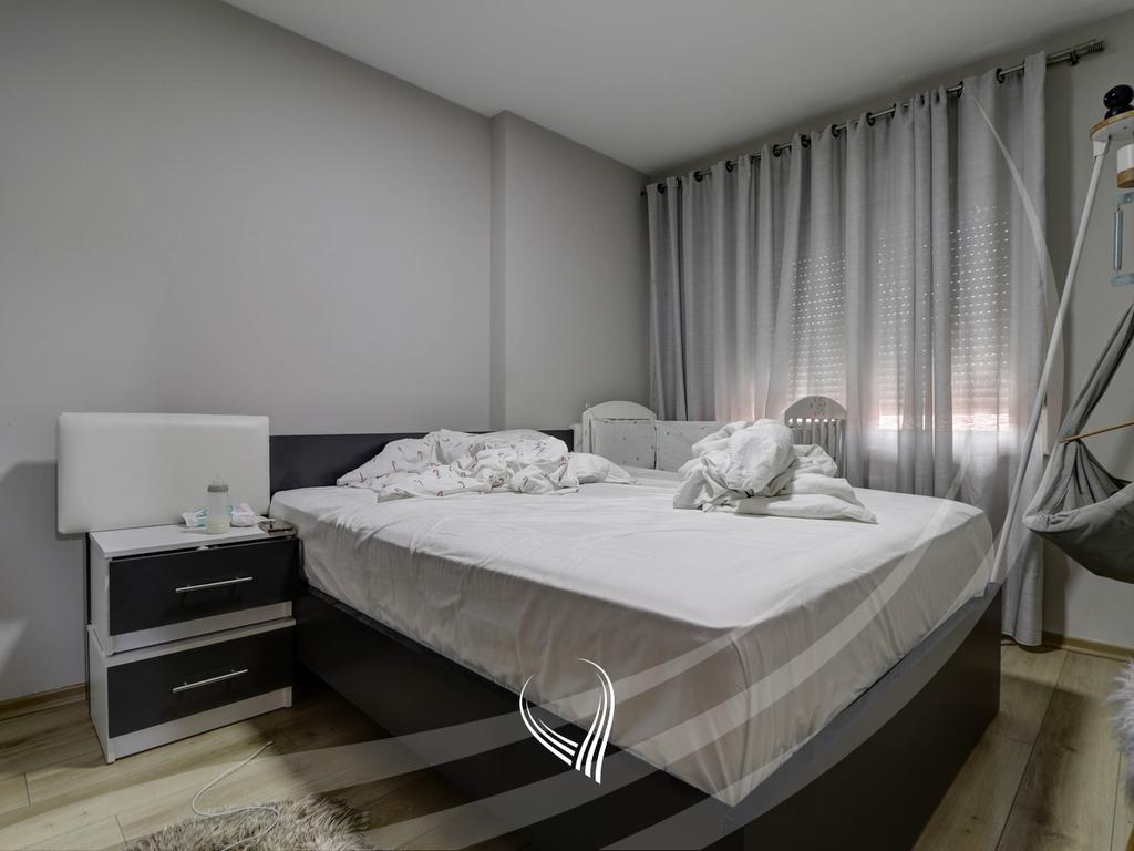 Banesë me 2 dhoma gjumi në shitje në lagjen Mati 1 – Euro Abi6