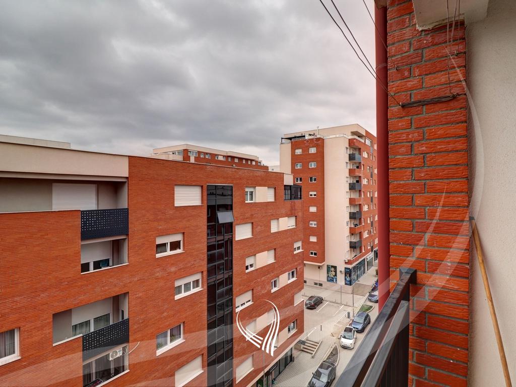 Banesë me 2 dhoma gjumi në shitje në lagjen Mati 1 – Euro Abi9