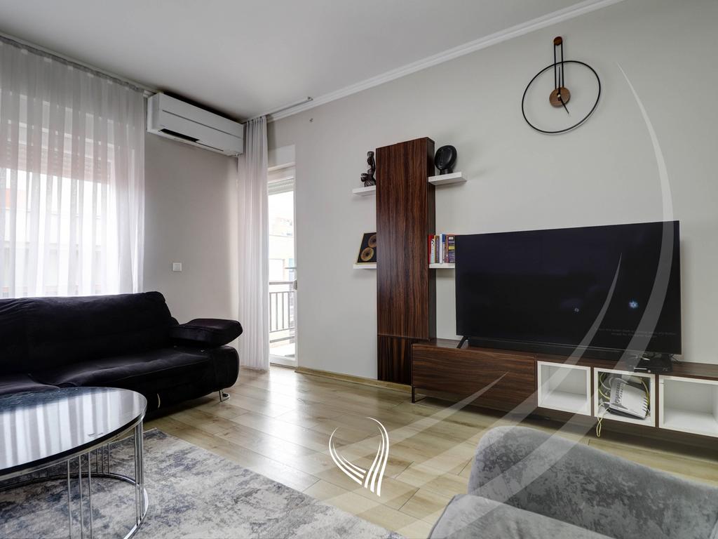 Banesë me 2 dhoma gjumi në shitje në lagjen Mati 1 – Euro Abi1