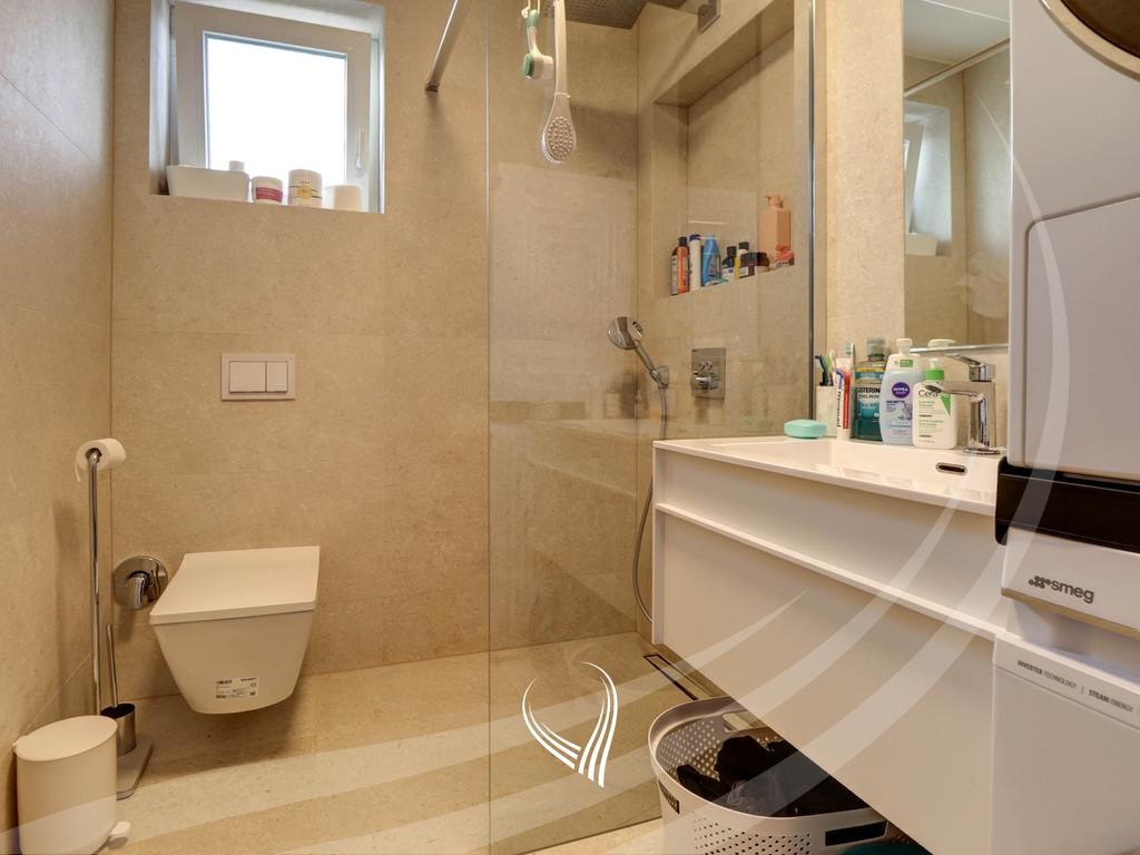 Banesë me 3 dhoma gjumi me qira në Qendër10