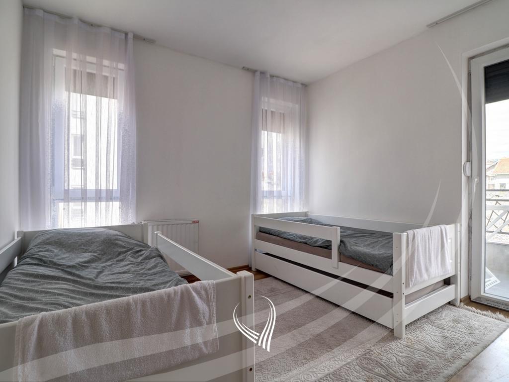 Banesë me 3 dhoma gjumi me qira në lagjen Arbëria – Dragodan9