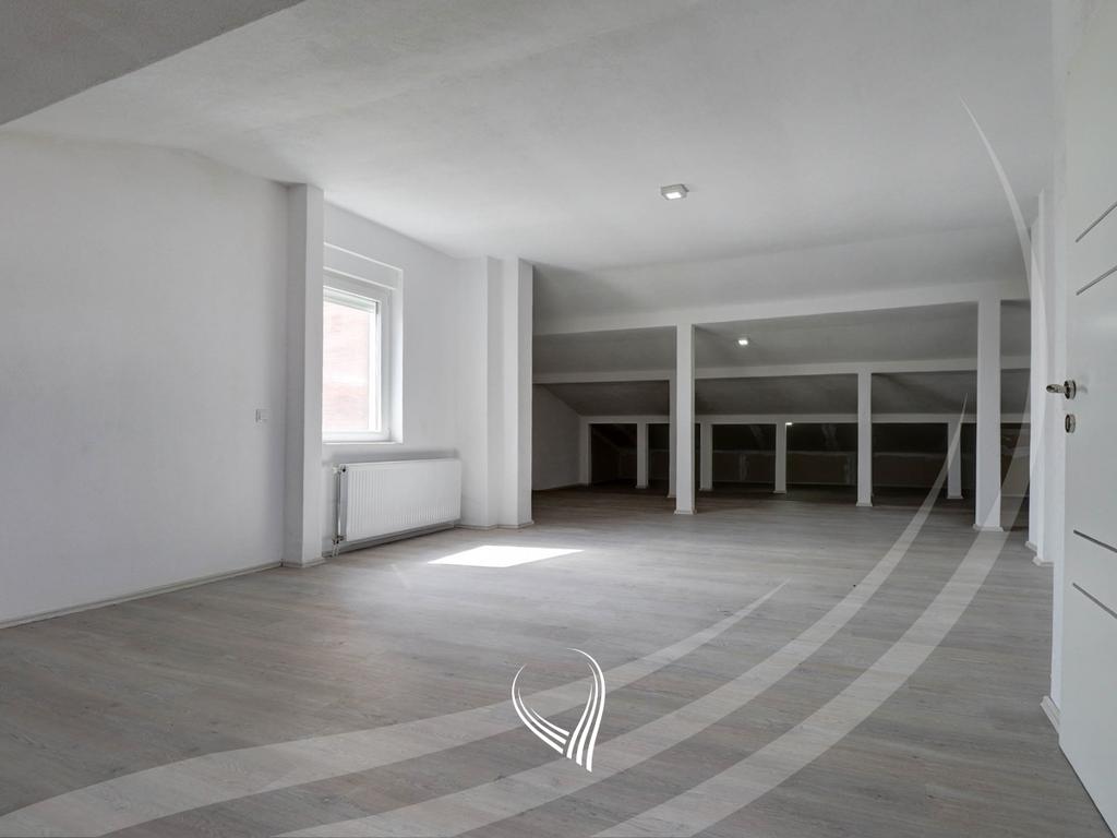 Shtëpi me 4 dhoma gjumi me qira në lagjen Marigona Residence7