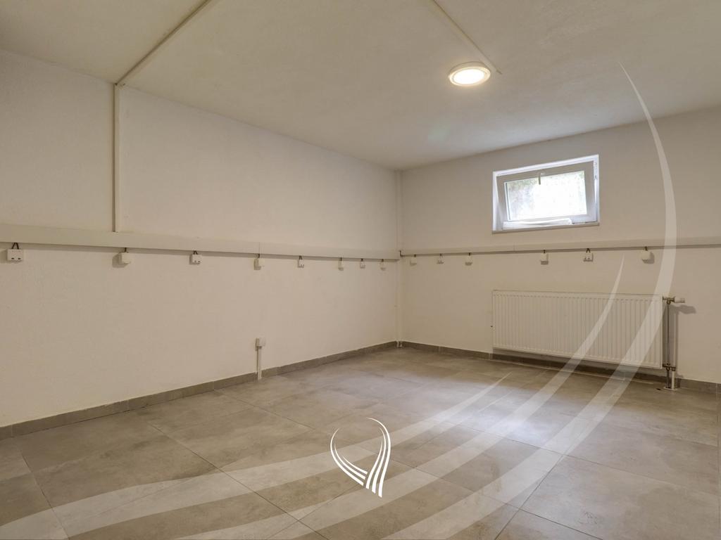 Shtëpi me 4 dhoma gjumi me qira në lagjen Marigona Residence14