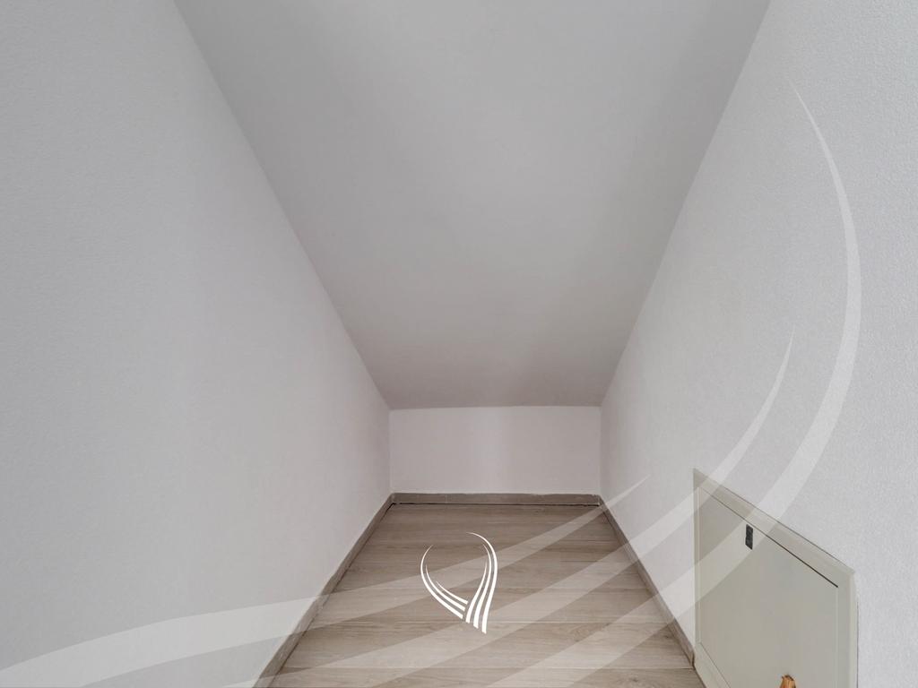 Shtëpi me 4 dhoma gjumi me qira në lagjen Marigona Residence17