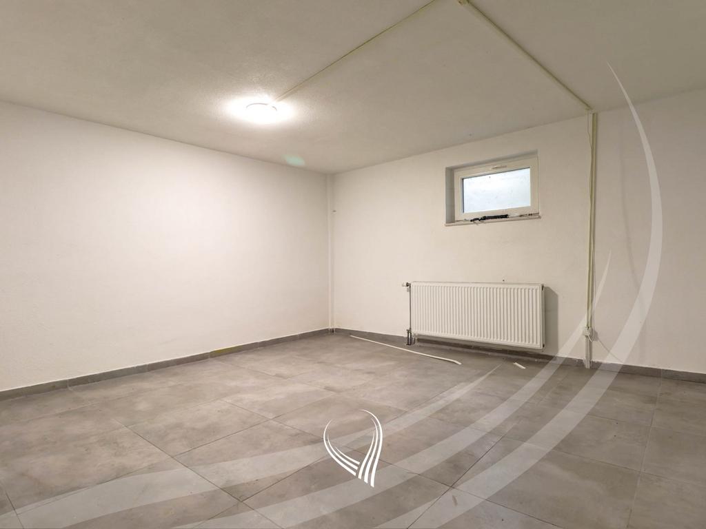 Shtëpi me 4 dhoma gjumi me qira në lagjen Marigona Residence19