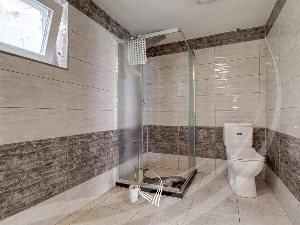 Shtëpi me 4 dhoma gjumi me qira në lagjen Marigona Residence23