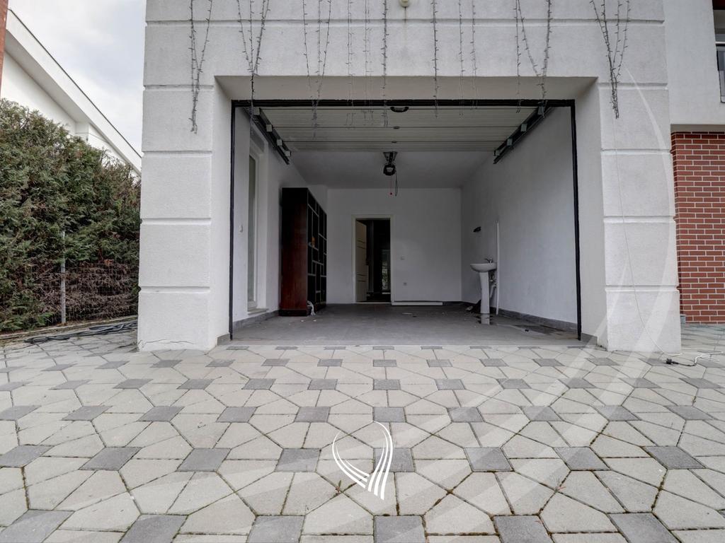 Shtëpi me 4 dhoma gjumi me qira në lagjen Marigona Residence24