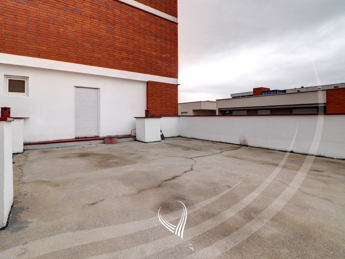 Banesë me 2 dhoma gjumi në shitje në lagjen Mati 1 – Euro Abi12