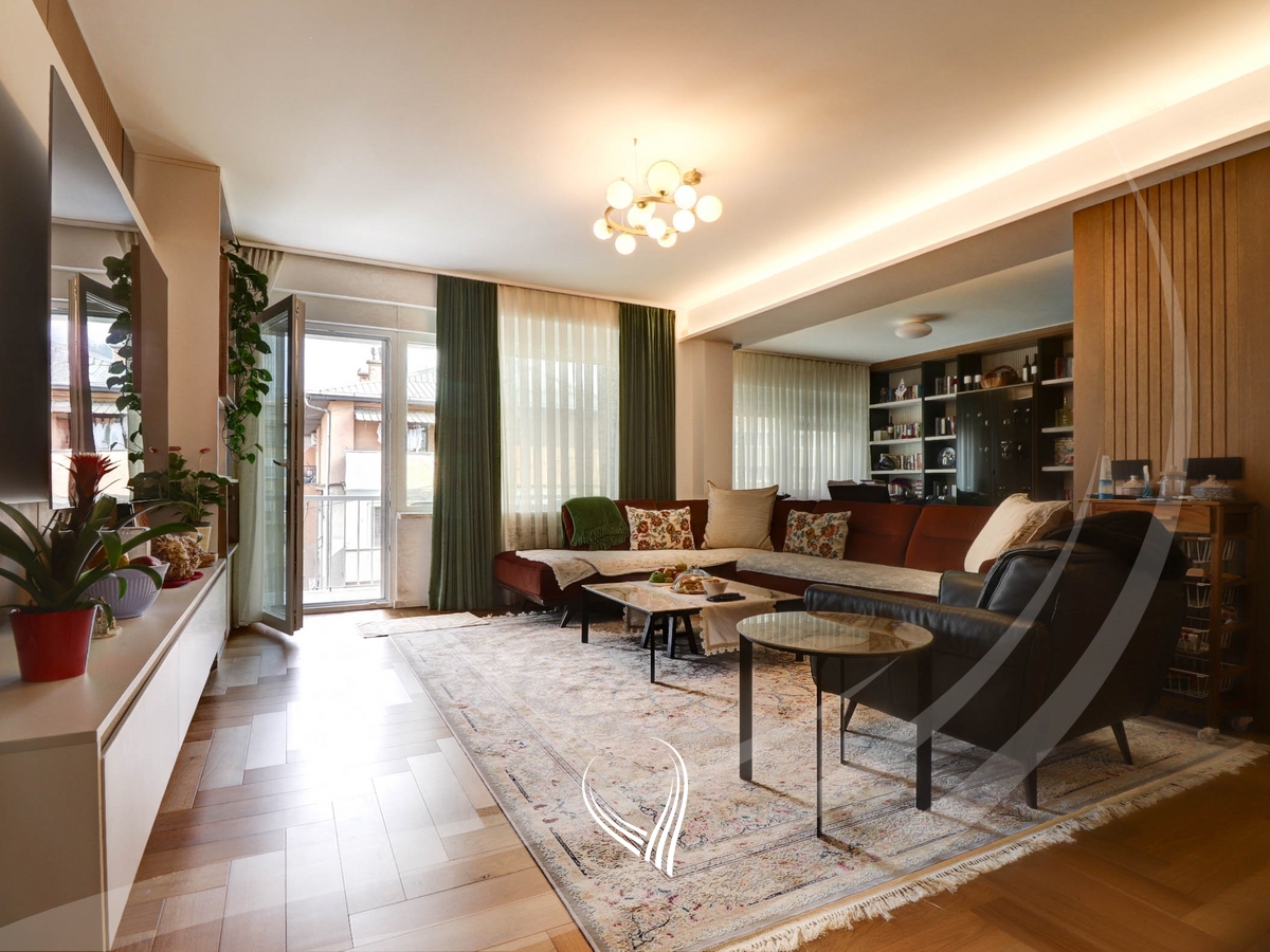 Banesë me 3 dhoma gjumi me qira në Qendër1