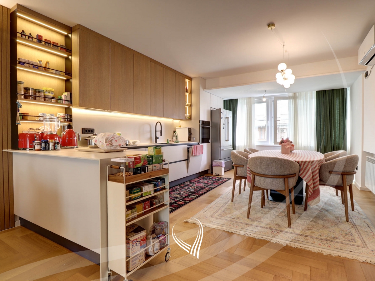 Banesë me 3 dhoma gjumi me qira në Qendër2