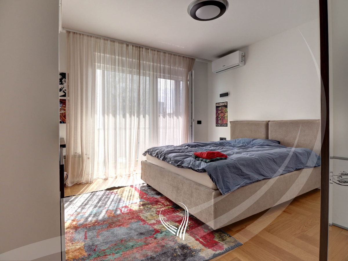 Banesë me 3 dhoma gjumi me qira në Qendër7