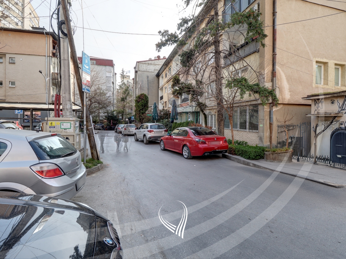 Lokal 65m2 qira në Qendër1