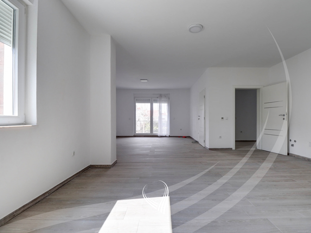 Shtëpi me 4 dhoma gjumi me qira në lagjen Marigona Residence6