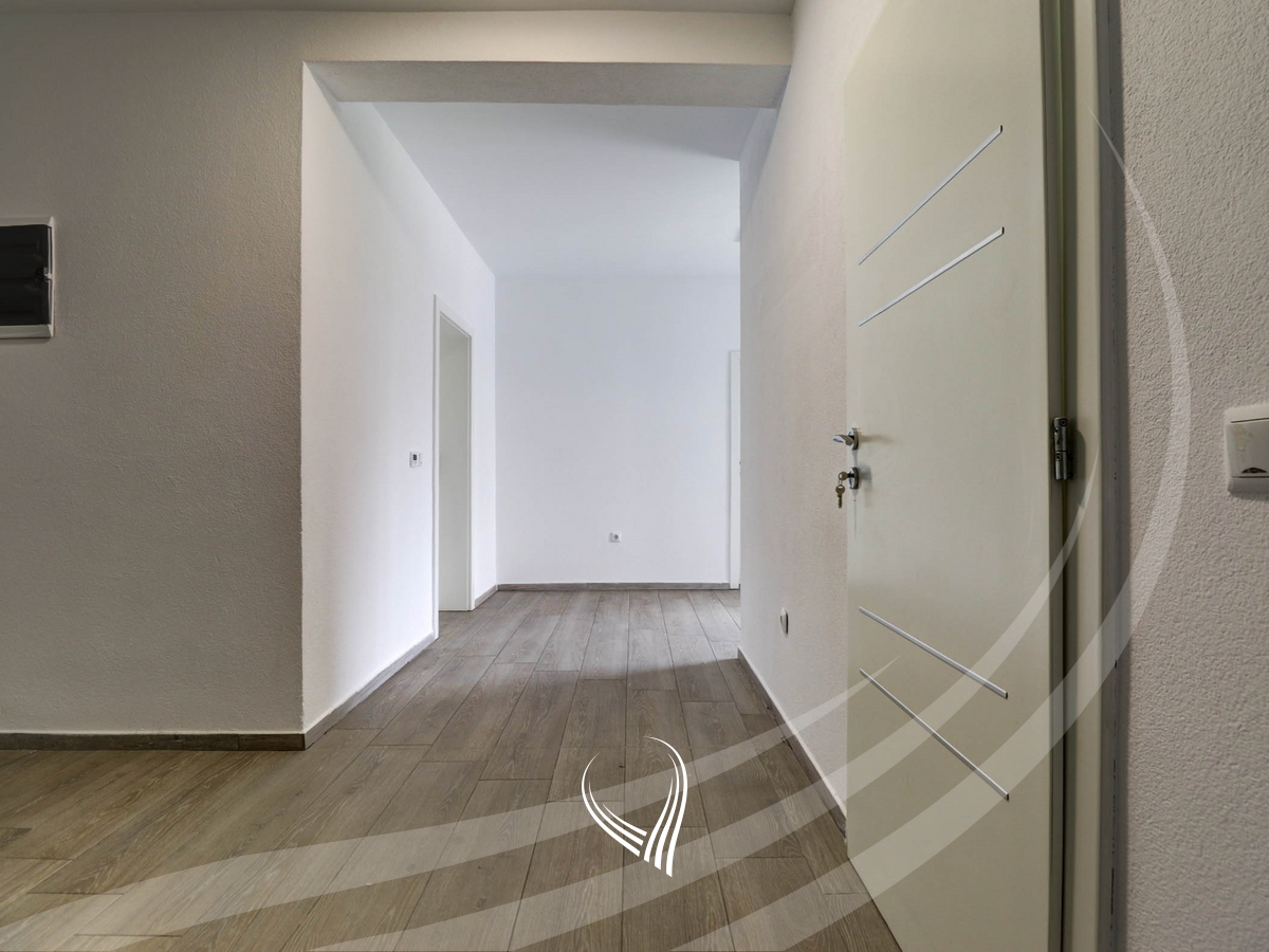 Shtëpi me 4 dhoma gjumi me qira në lagjen Marigona Residence11