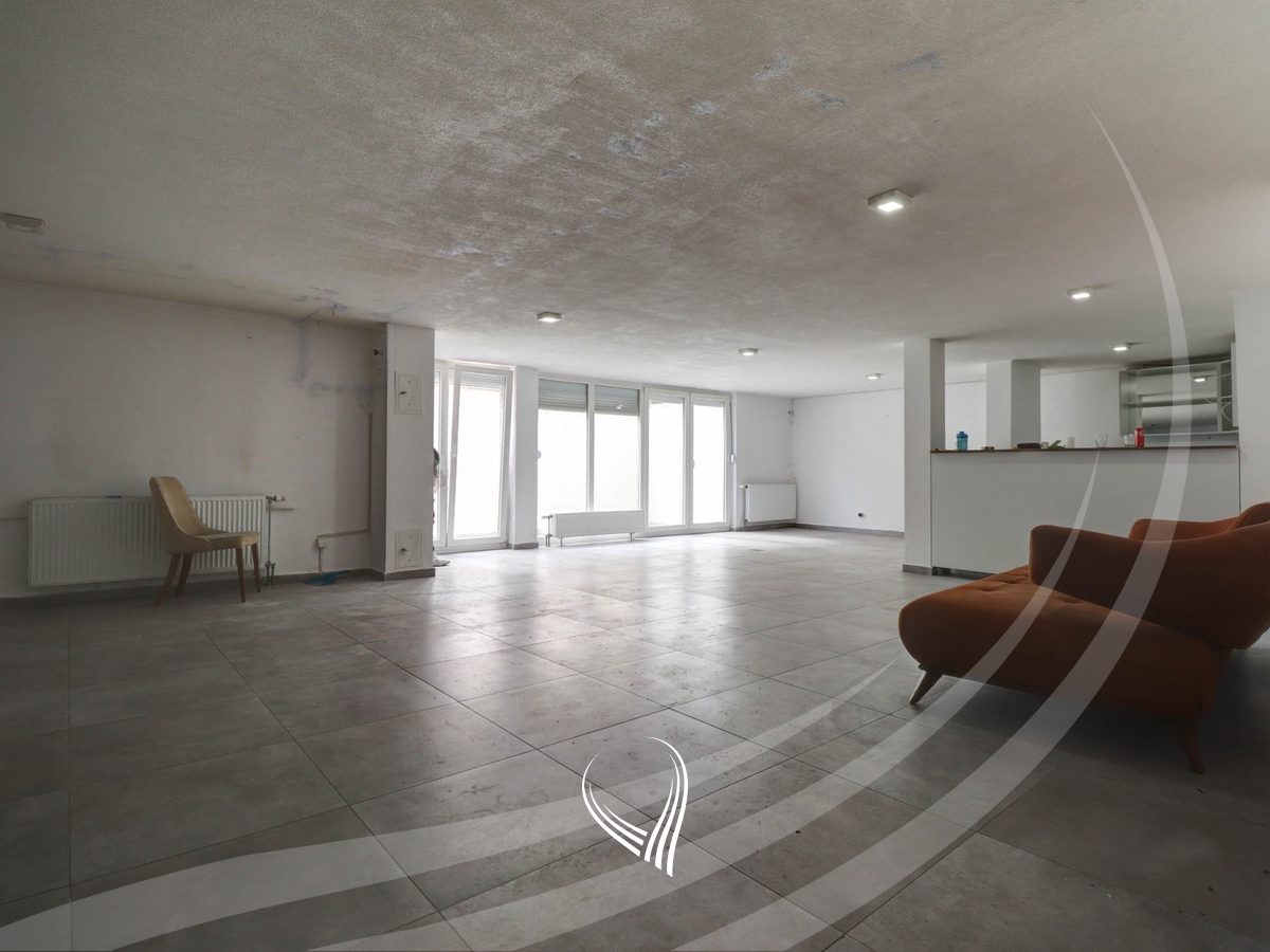 Shtëpi me 4 dhoma gjumi me qira në lagjen Marigona Residence13