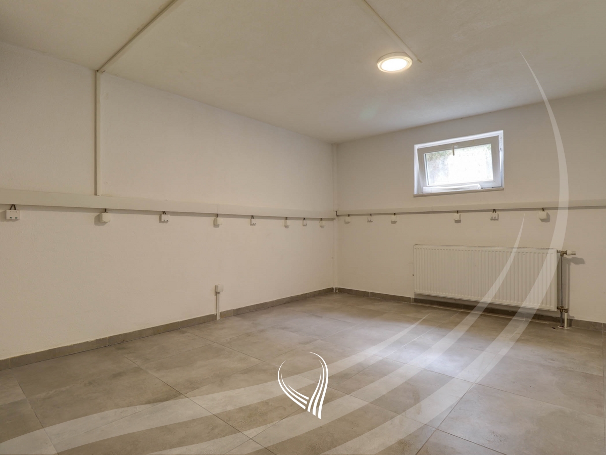 Shtëpi me 4 dhoma gjumi me qira në lagjen Marigona Residence14