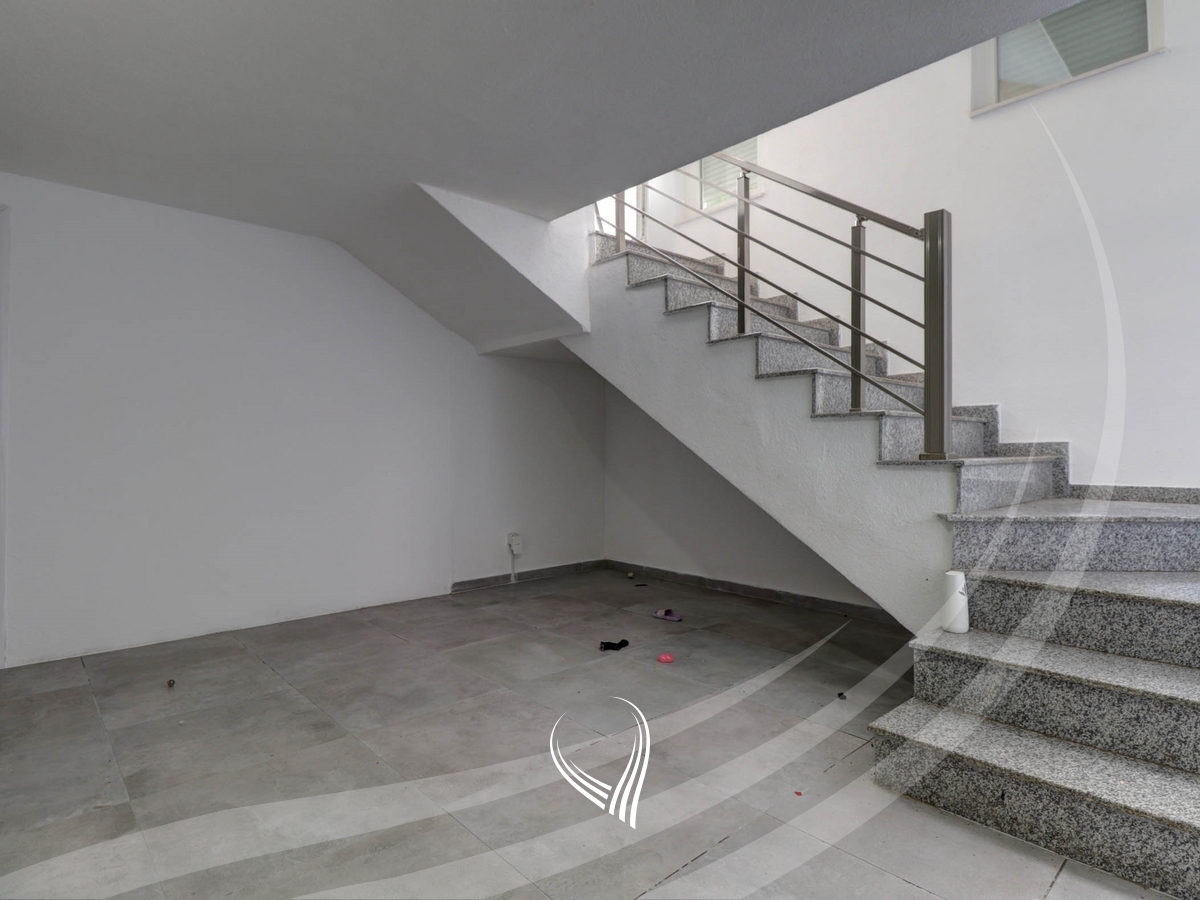 Shtëpi me 4 dhoma gjumi me qira në lagjen Marigona Residence18