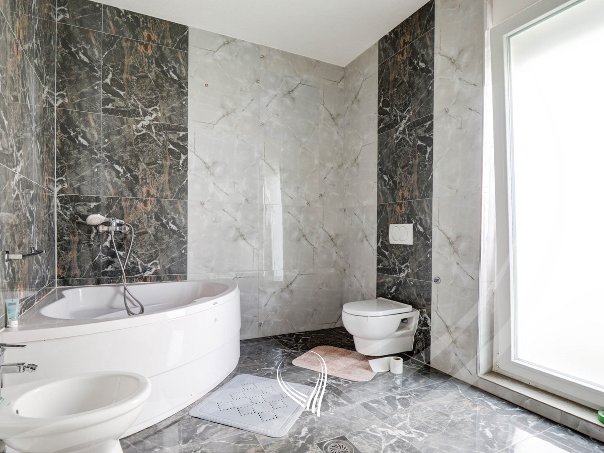 Shtëpi me 4 dhoma gjumi me qira në lagjen Marigona Residence21