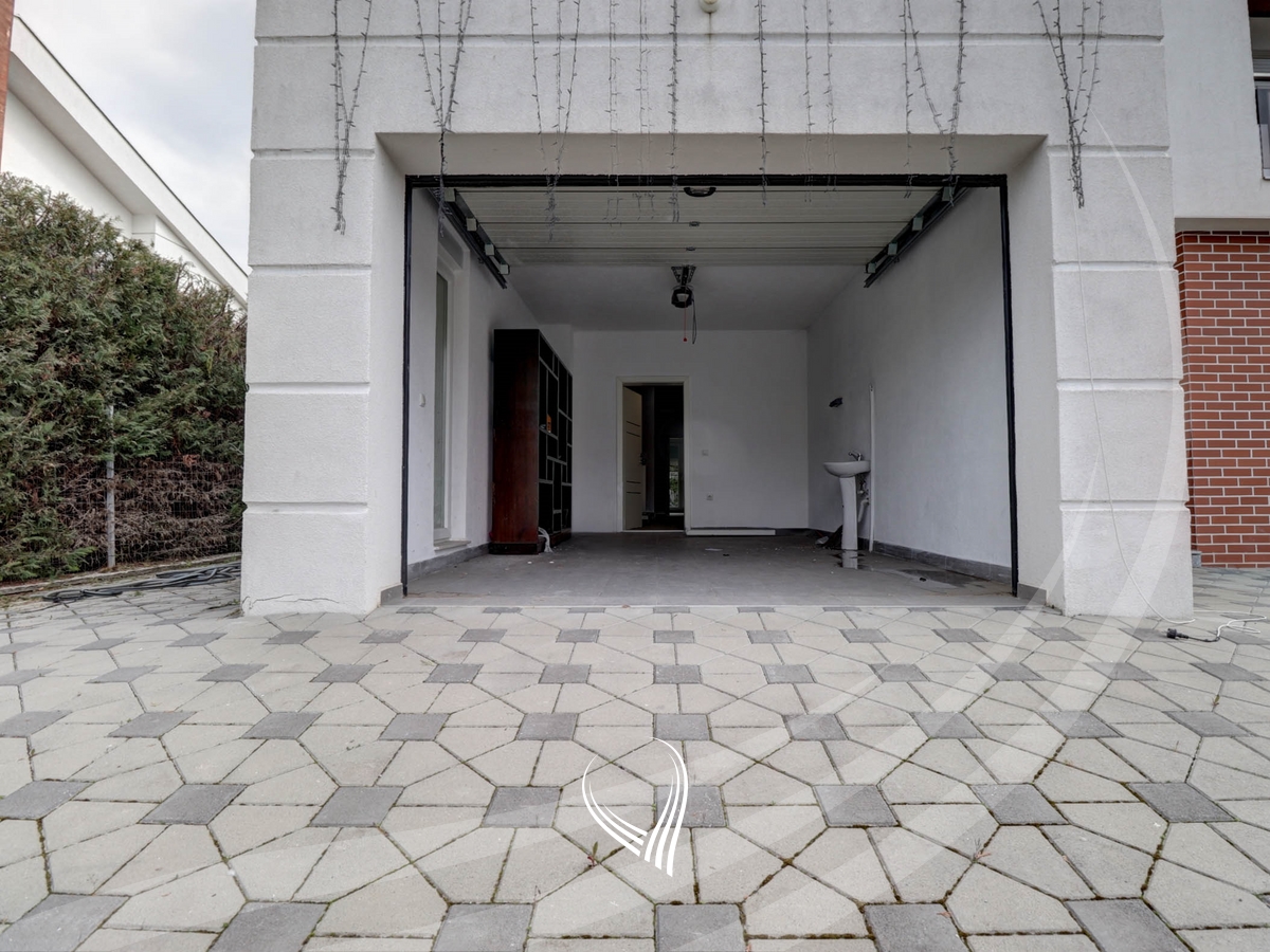 Shtëpi me 4 dhoma gjumi me qira në lagjen Marigona Residence24