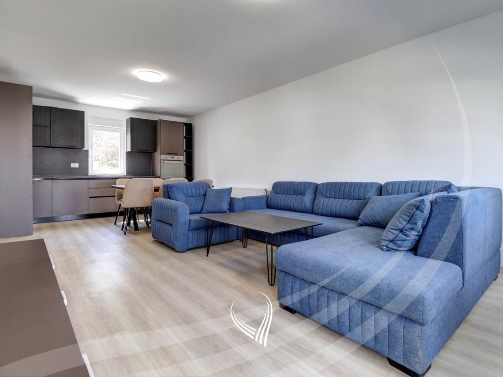 Shtëpi me 4 dhoma gjumi me qira në lagjen Prishtina e Re1