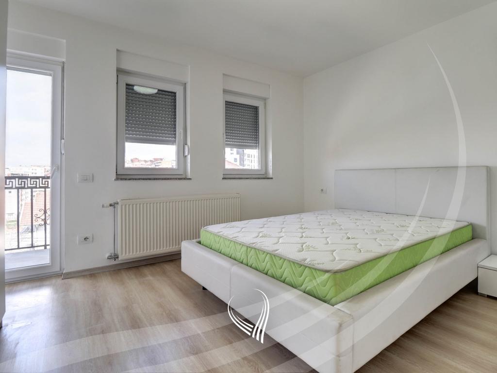 Shtëpi me 4 dhoma gjumi me qira në lagjen Prishtina e Re4