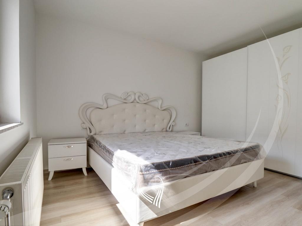 Shtëpi me 4 dhoma gjumi me qira në lagjen Prishtina e Re6