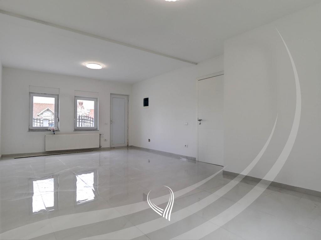 Shtëpi me 4 dhoma gjumi me qira në lagjen Prishtina e Re7