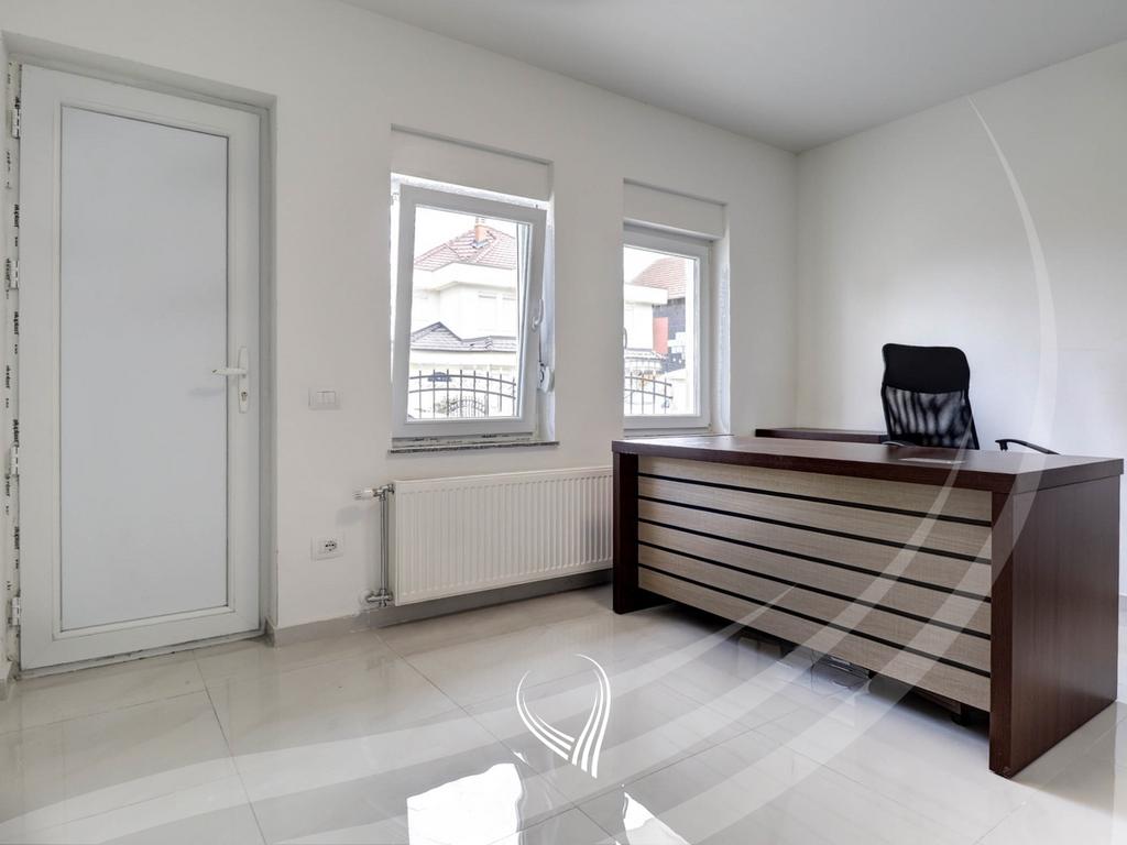 Shtëpi me 4 dhoma gjumi me qira në lagjen Prishtina e Re8