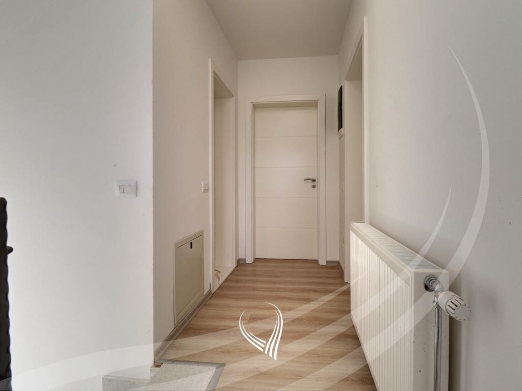 Shtëpi me 4 dhoma gjumi me qira në lagjen Prishtina e Re9