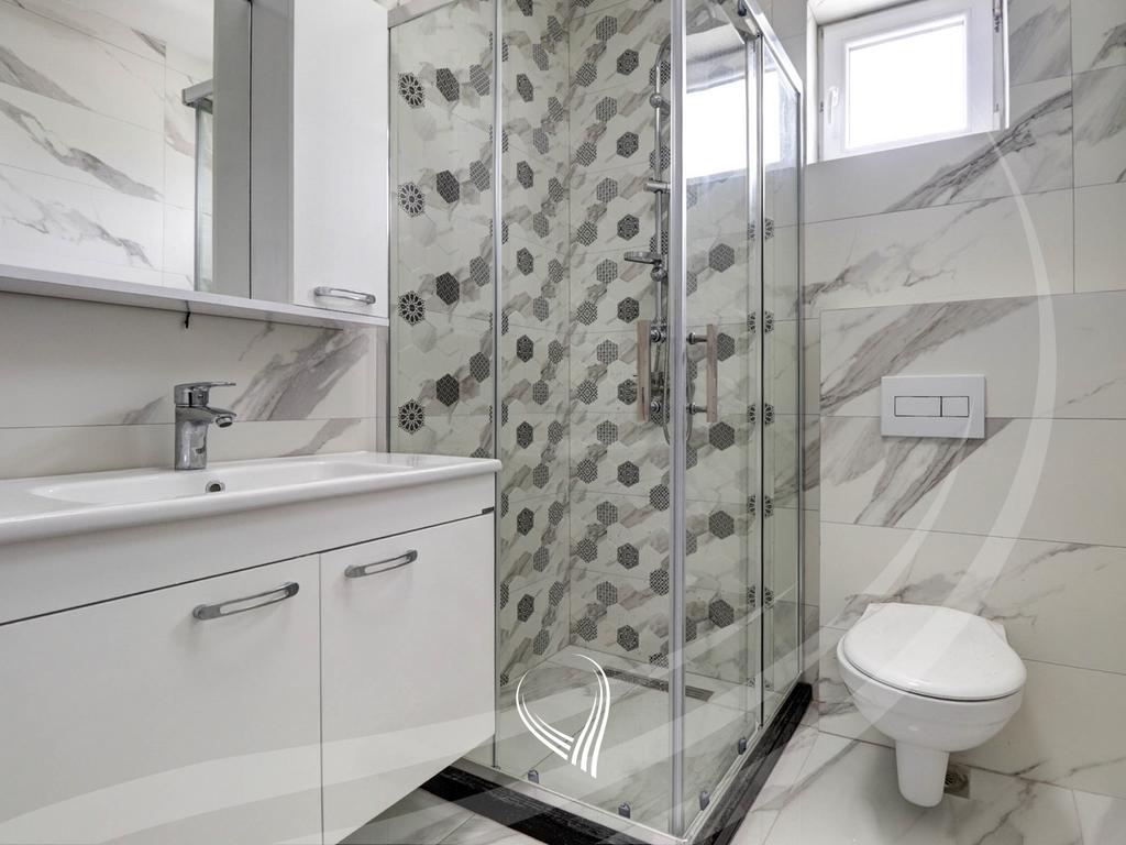 Shtëpi me 4 dhoma gjumi me qira në lagjen Prishtina e Re13