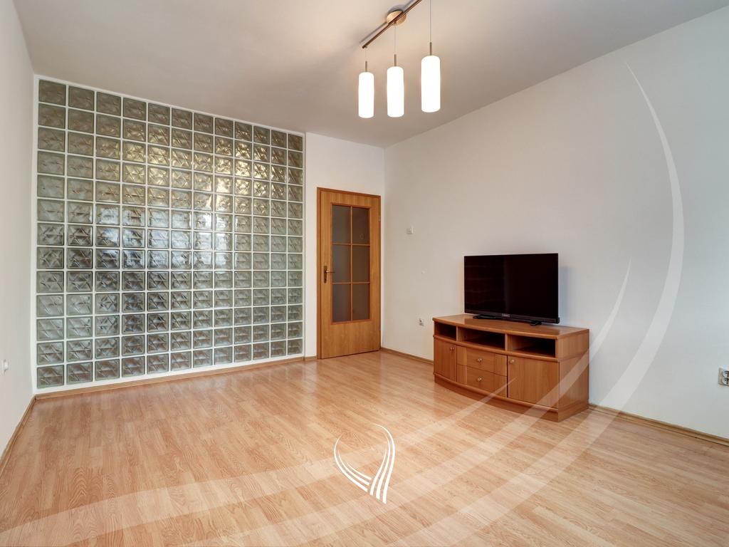 Zyre me 3 dhoma pune me qira në lagjen Dardania