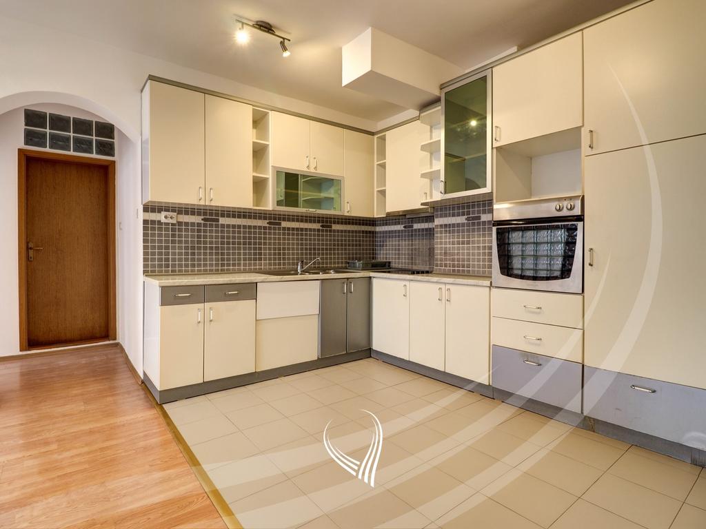 Zyre me 3 dhoma pune me qira në lagjen Dardania3