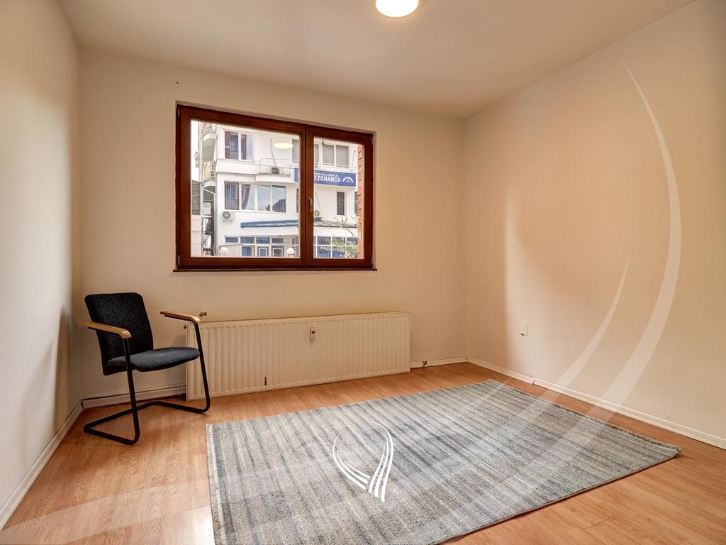 Zyre me 3 dhoma pune me qira në lagjen Dardania4