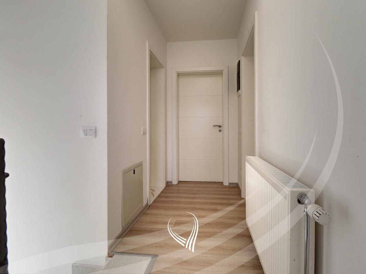 Shtëpi me 4 dhoma gjumi me qira në lagjen Prishtina e Re9