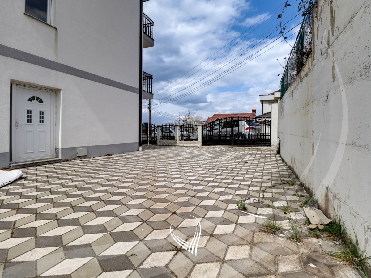 Shtëpi me 4 dhoma gjumi me qira në lagjen Prishtina e Re14