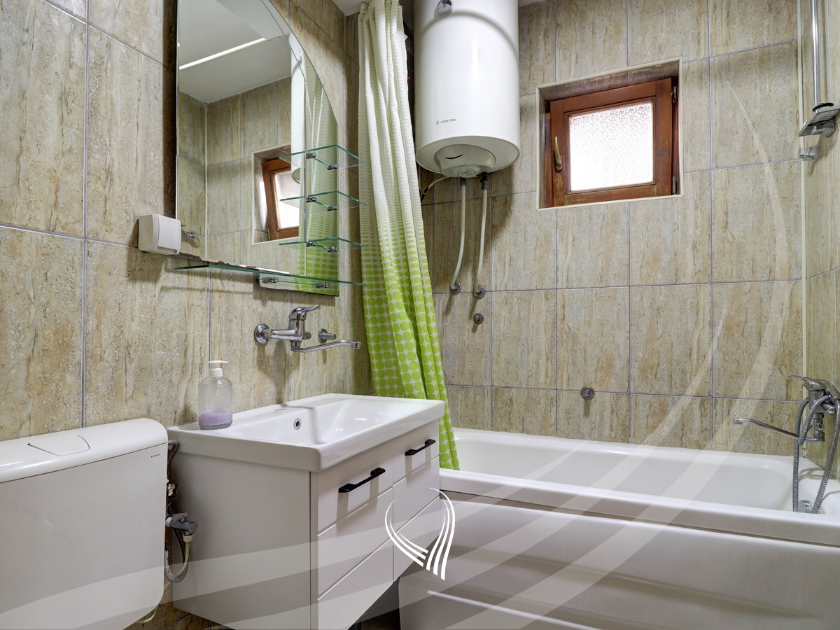 Zyre me 3 dhoma pune me qira në lagjen Dardania7