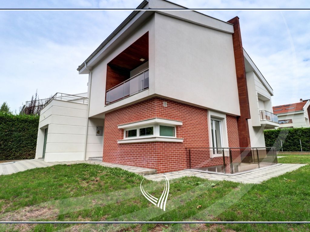 Shtëpi me 4 dhoma gjumi me qira në lagjen Marigona Residence26