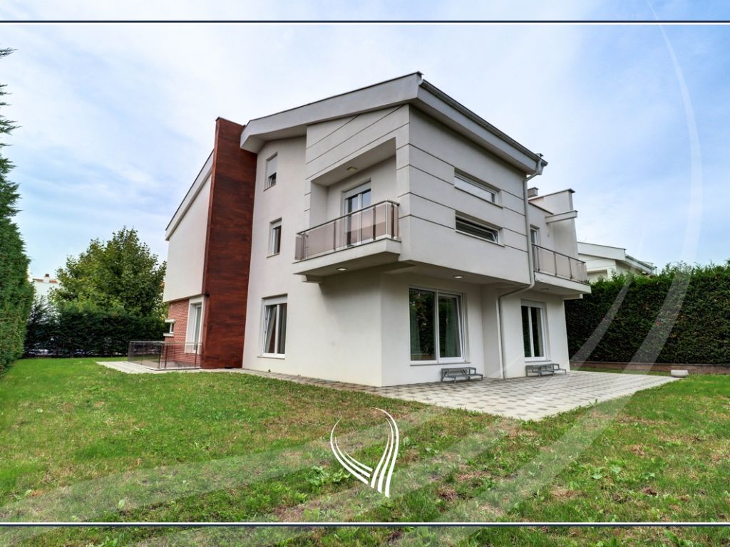 Shtëpi me 4 dhoma gjumi me qira në lagjen Marigona Residence27