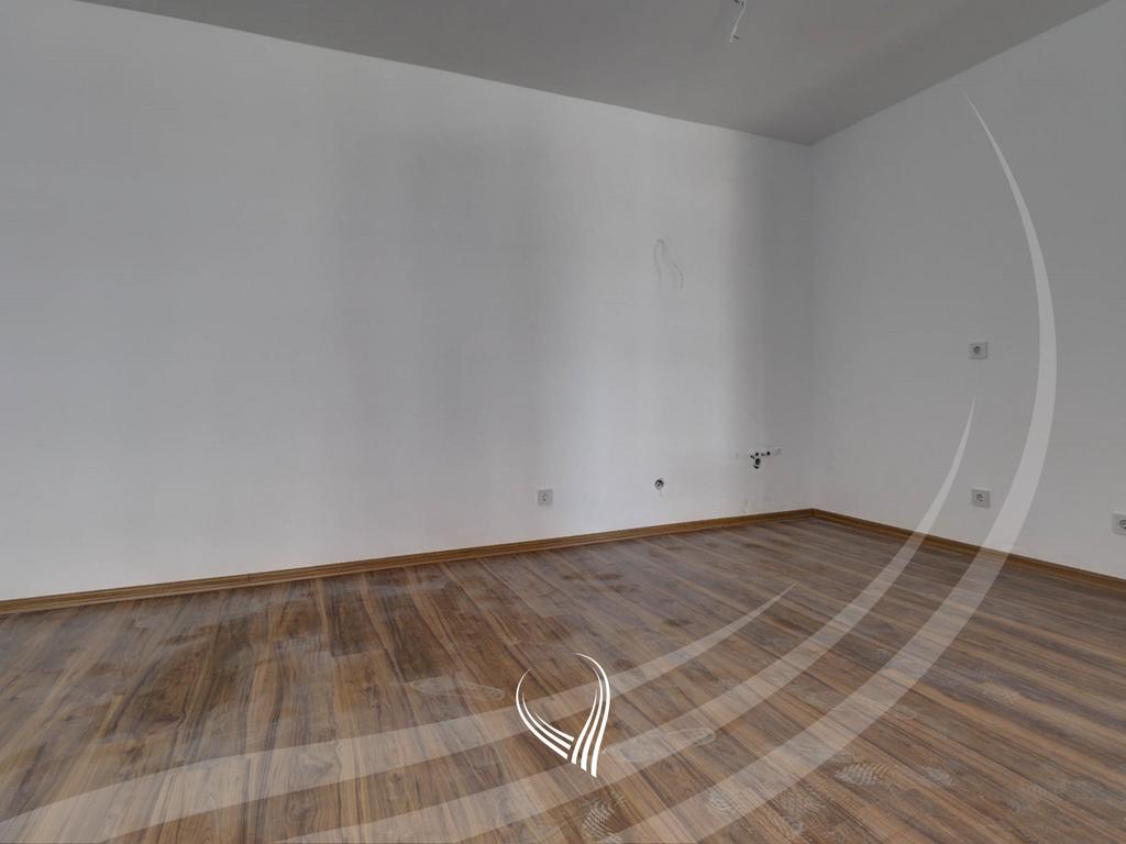 Banesë me 3 dhoma gjumi në shitje në lagjen Prishtina e Re2