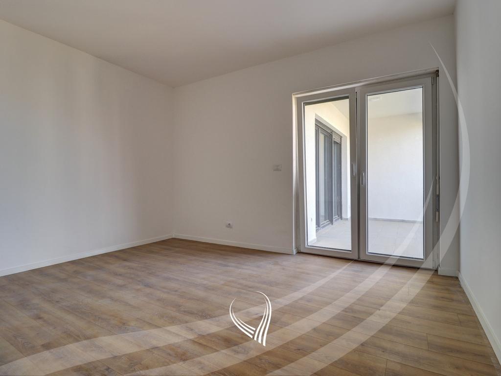Banesë me 2 dhoma gjumi në shitje në lagjen Prishtina e Re7