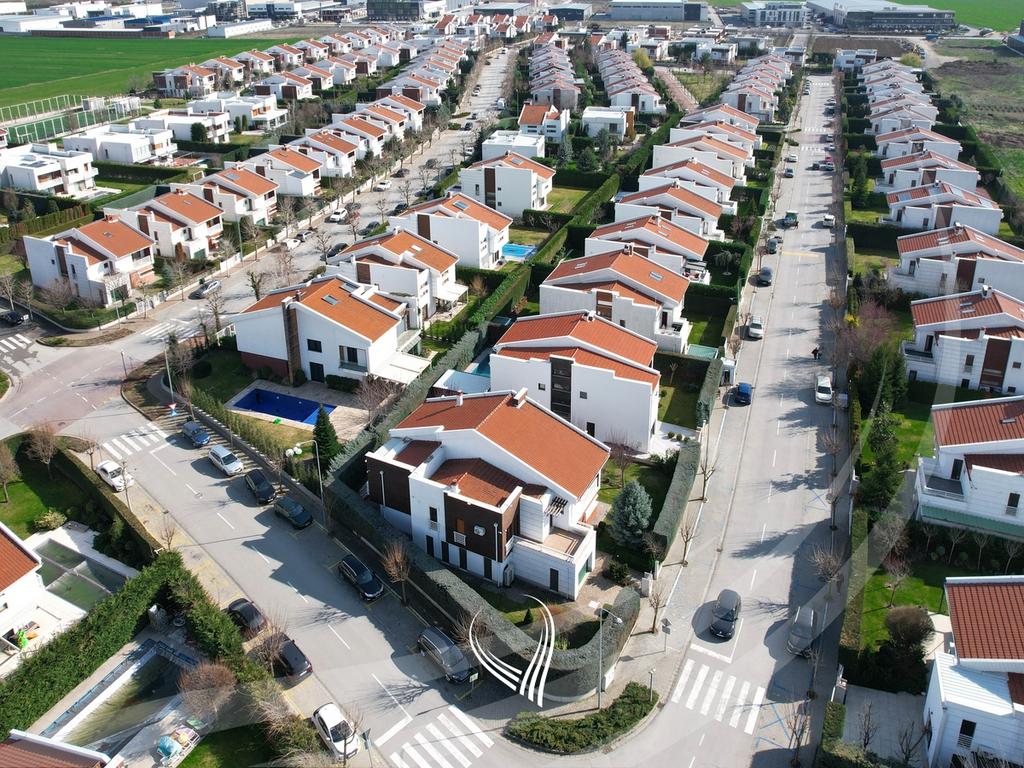 Shtëpi me 3 dhoma gjumi me qira në lagjen Marigona Residence2